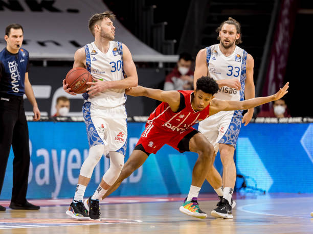 毫不犹豫地 毫不犹豫地