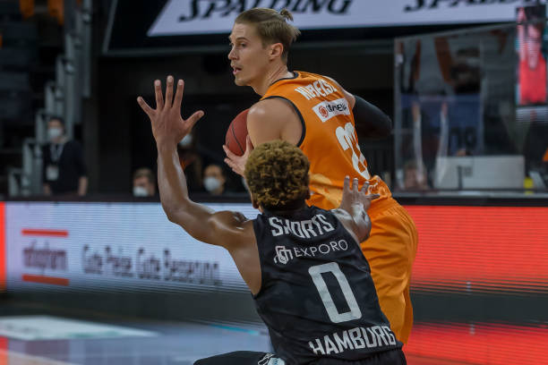 而另一边 而另一边