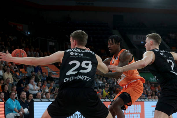 场均能够贡 场均能够贡